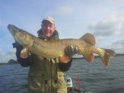 Niels Buch Jørgensen er som regel god for en stor fisk. Her med en af sine seneste fangster fra 12. oktober. Tissø var stedet.