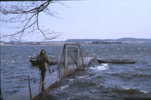 Efter vandstanden blev hævet blev bådene ved Gyrstinge flyttet hen til Kilden, hvor de lå ved en flydebro.