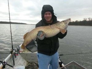 Anders Vangkilde Kristensen med gedde på 8,10 kg fanget i Gyrstinge Sø d. 28. december.