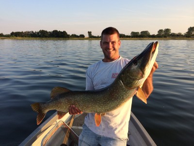 Atter en gedde over de 10 kg fra et LF vand. Her viser Stefan Sørensen sin flotte gedde på 11,7 kg fra Tissø frem.